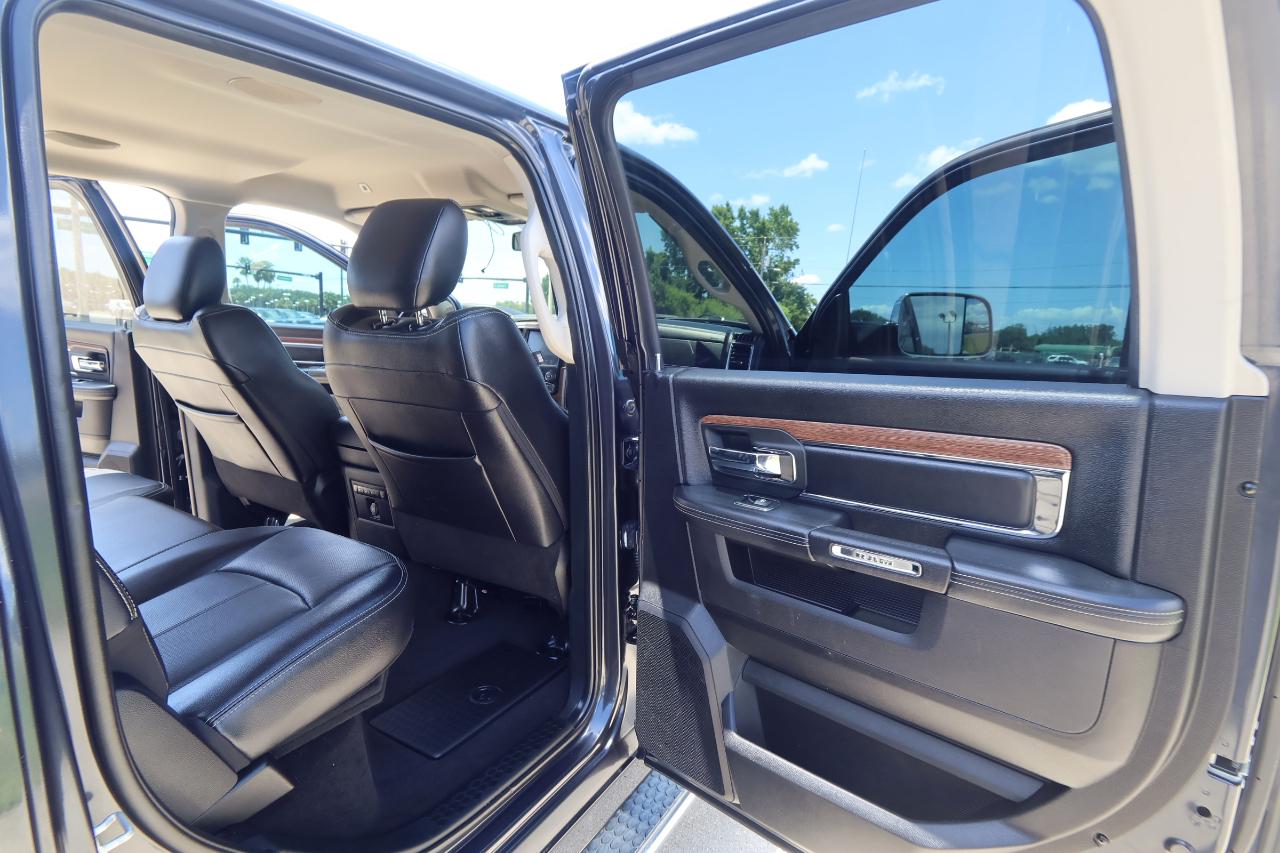 RAM 1500 Laramie 4x4 Crew Cab 5'7" Box 2017