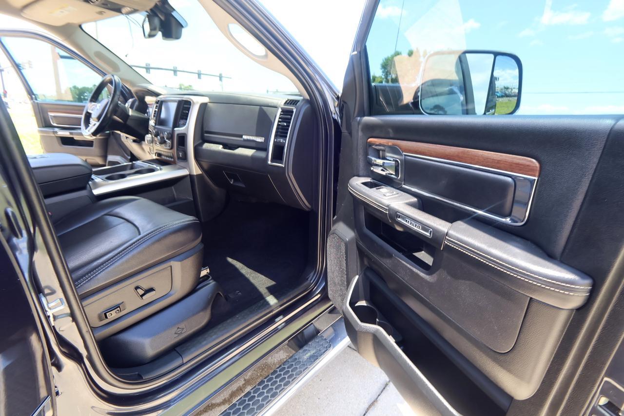 RAM 1500 Laramie 4x4 Crew Cab 5'7" Box 2017