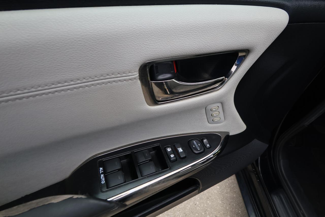 Toyota Avalon 4dr Sdn XLE Premium (Natl) 2016