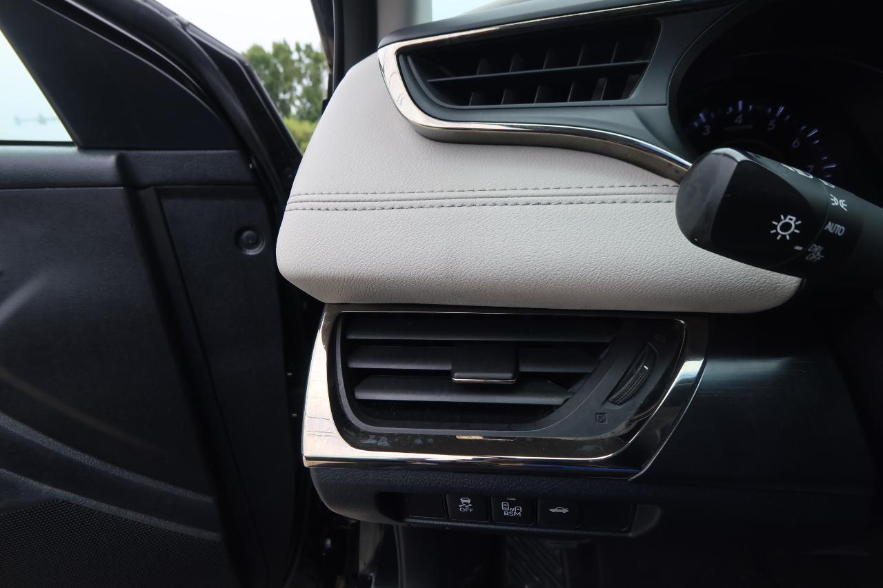 Toyota Avalon 4dr Sdn XLE Premium (Natl) 2016