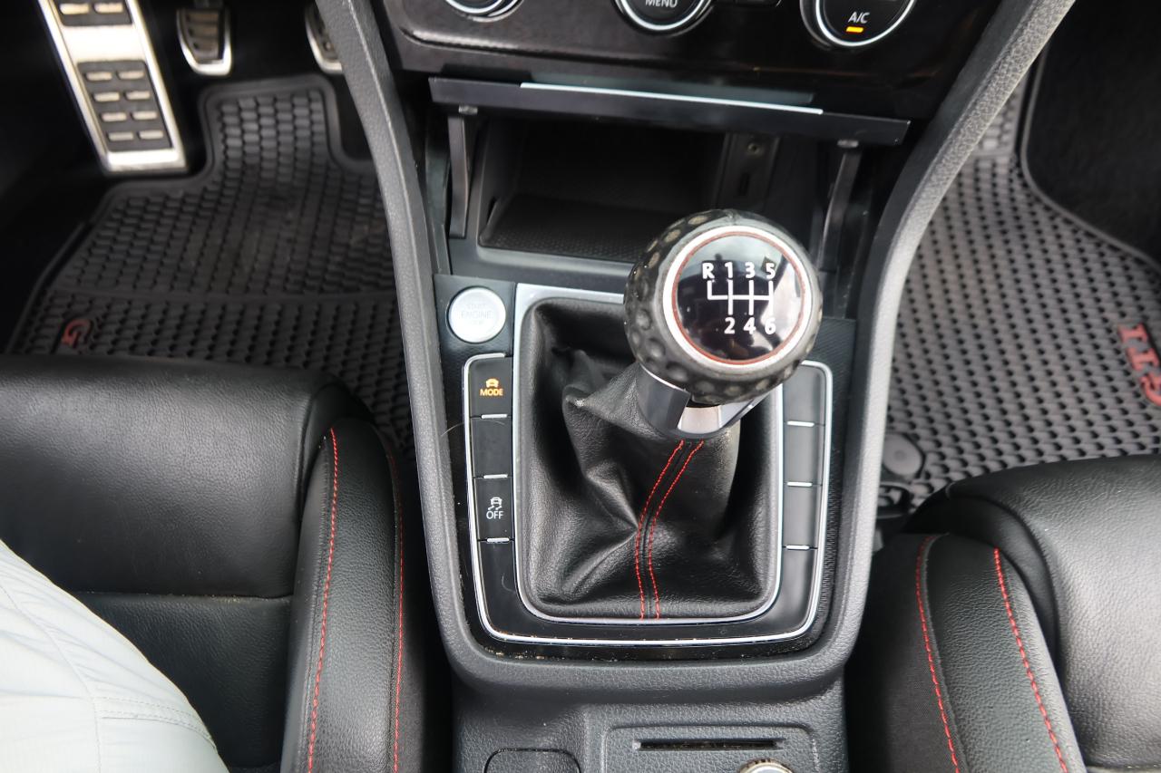 Volkswagen Golf GTI 4dr HB Man S w/Performance Pkg 2016