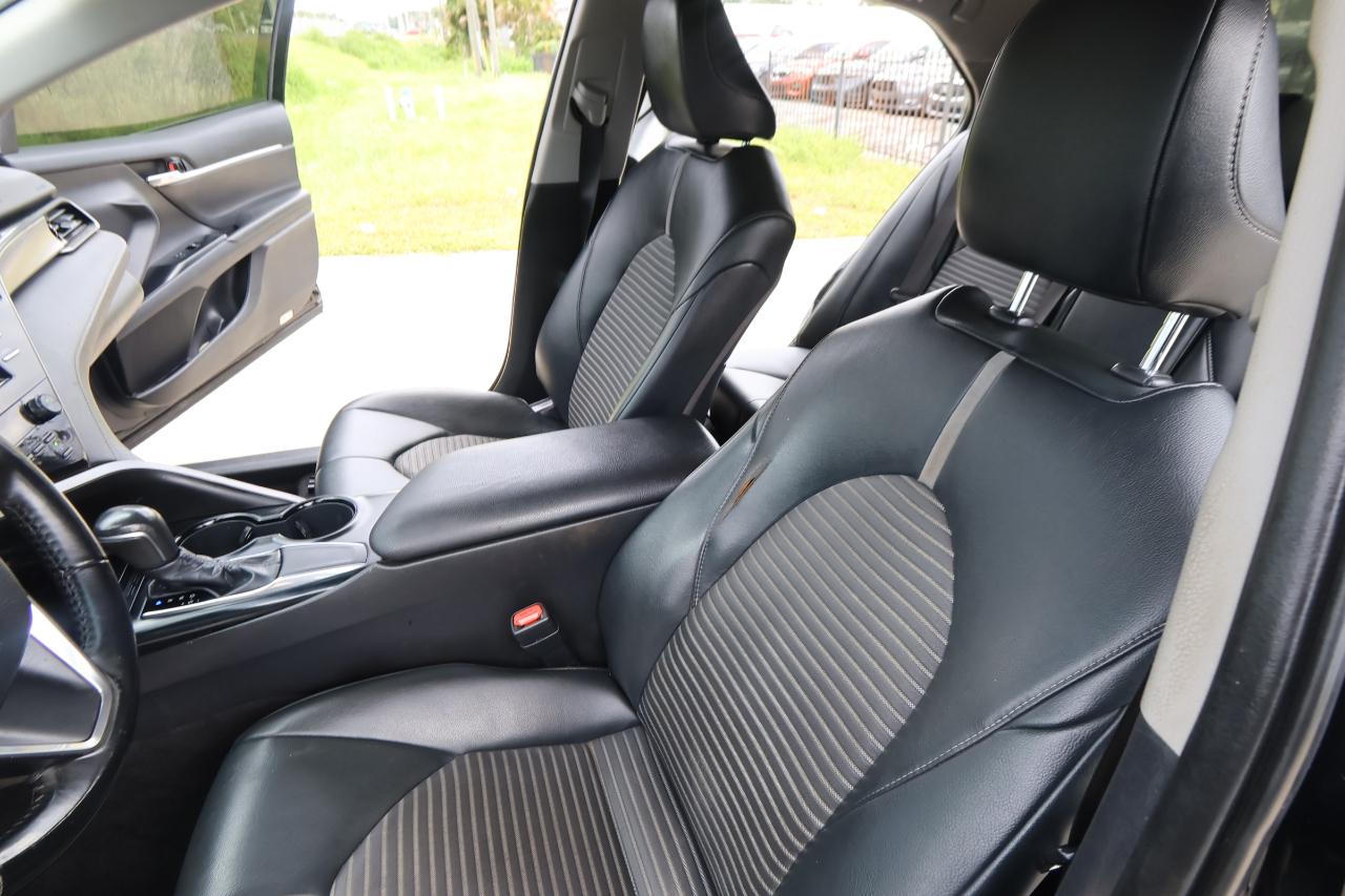 Toyota Camry XLE Auto (Natl) 2019
