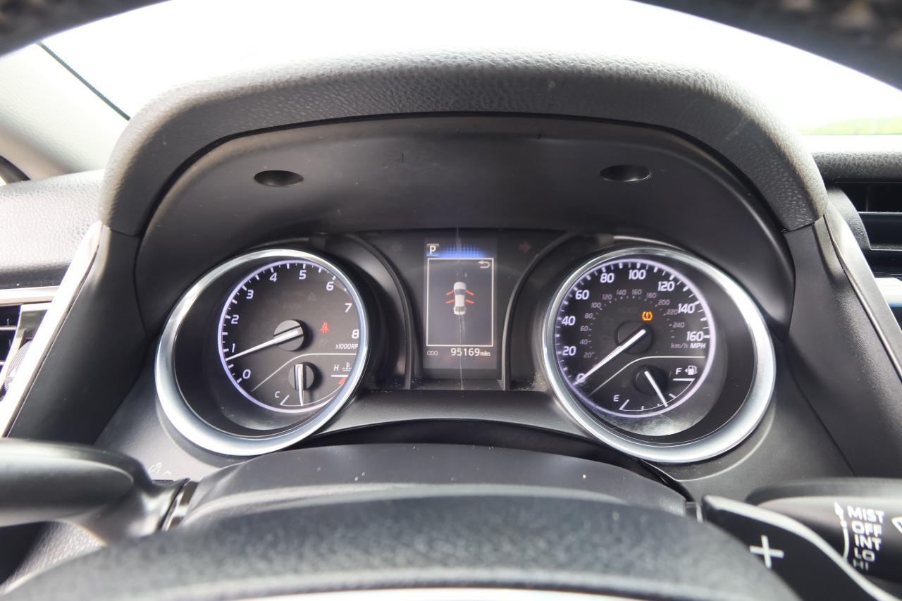 Toyota Camry XLE Auto (Natl) 2019