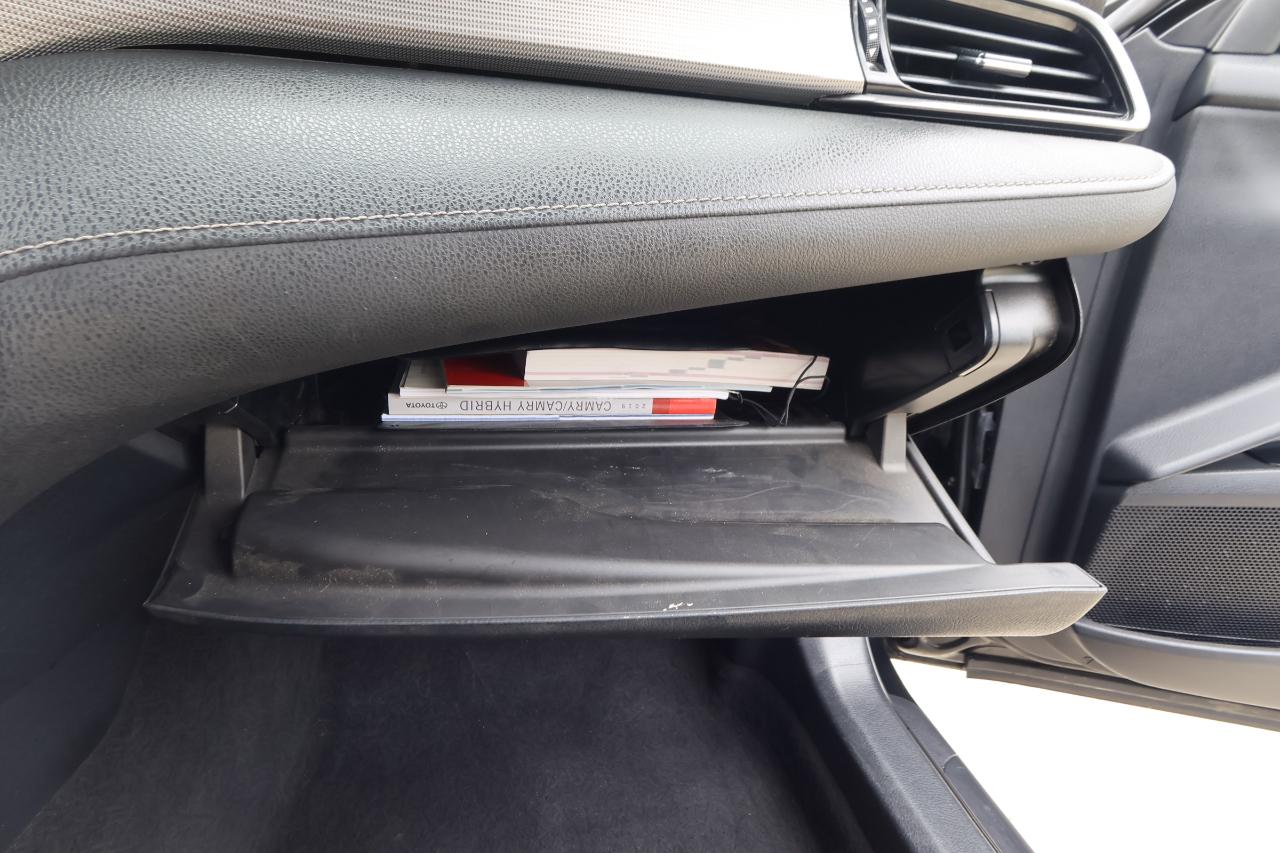 Toyota Camry XLE Auto (Natl) 2019