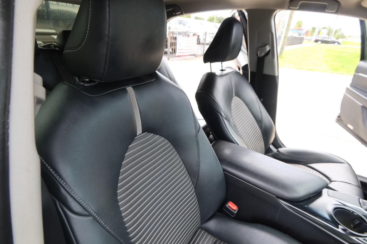 Toyota Camry XLE Auto (Natl) 2019