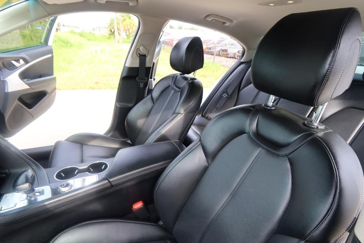 Genesis G70 2.0T RWD 2021