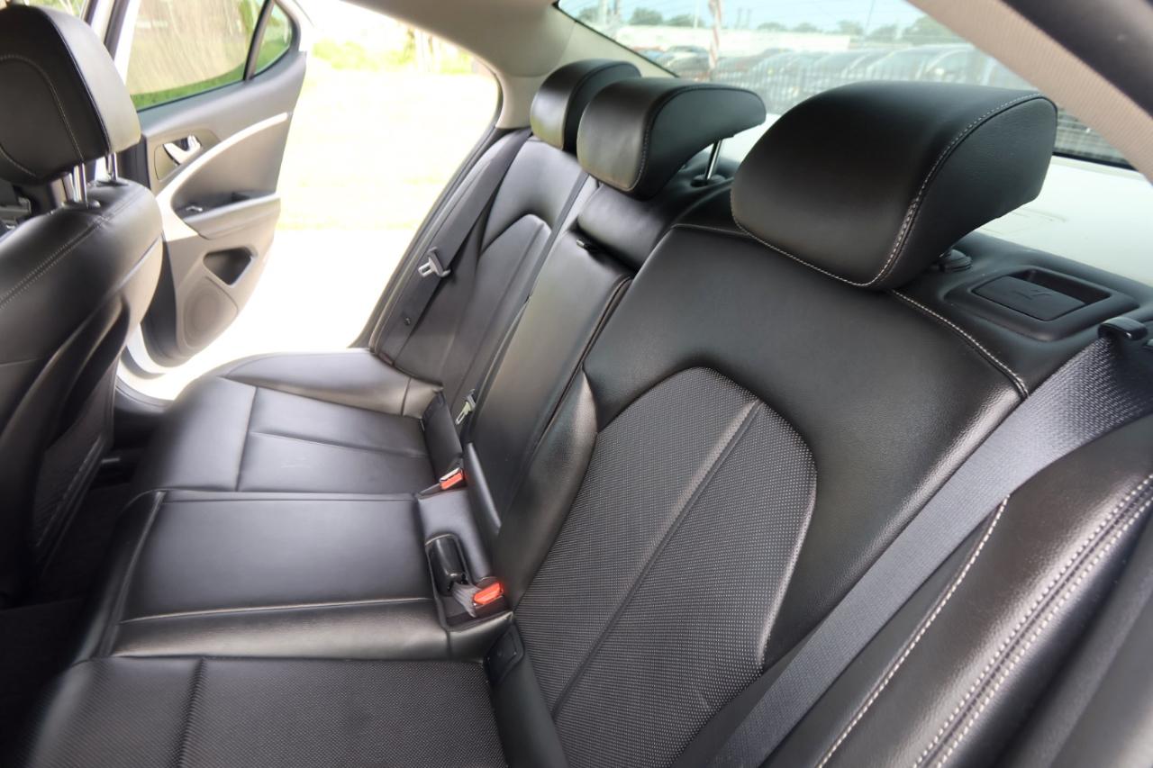 Genesis G70 2.0T RWD 2021