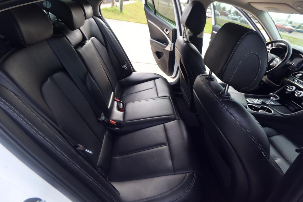 Genesis G70 2.0T RWD 2021