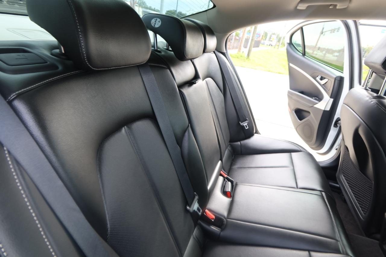 Genesis G70 2.0T RWD 2021