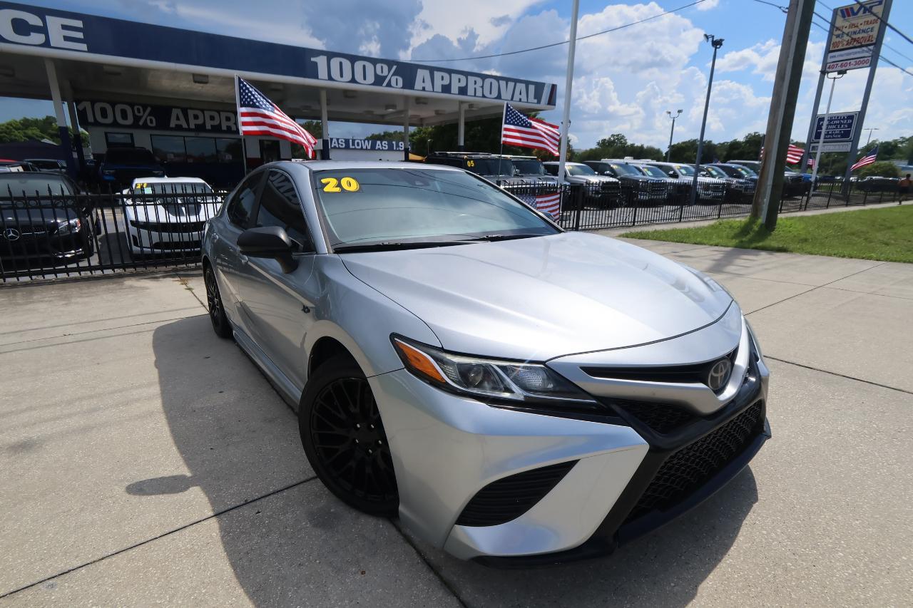 Toyota Camry SE Auto (Natl) 2020