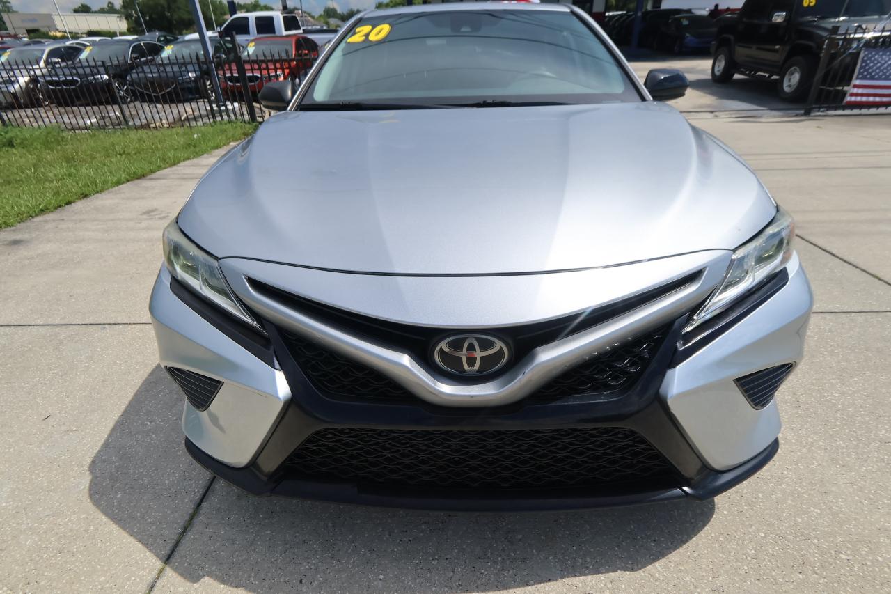 Toyota Camry SE Auto (Natl) 2020