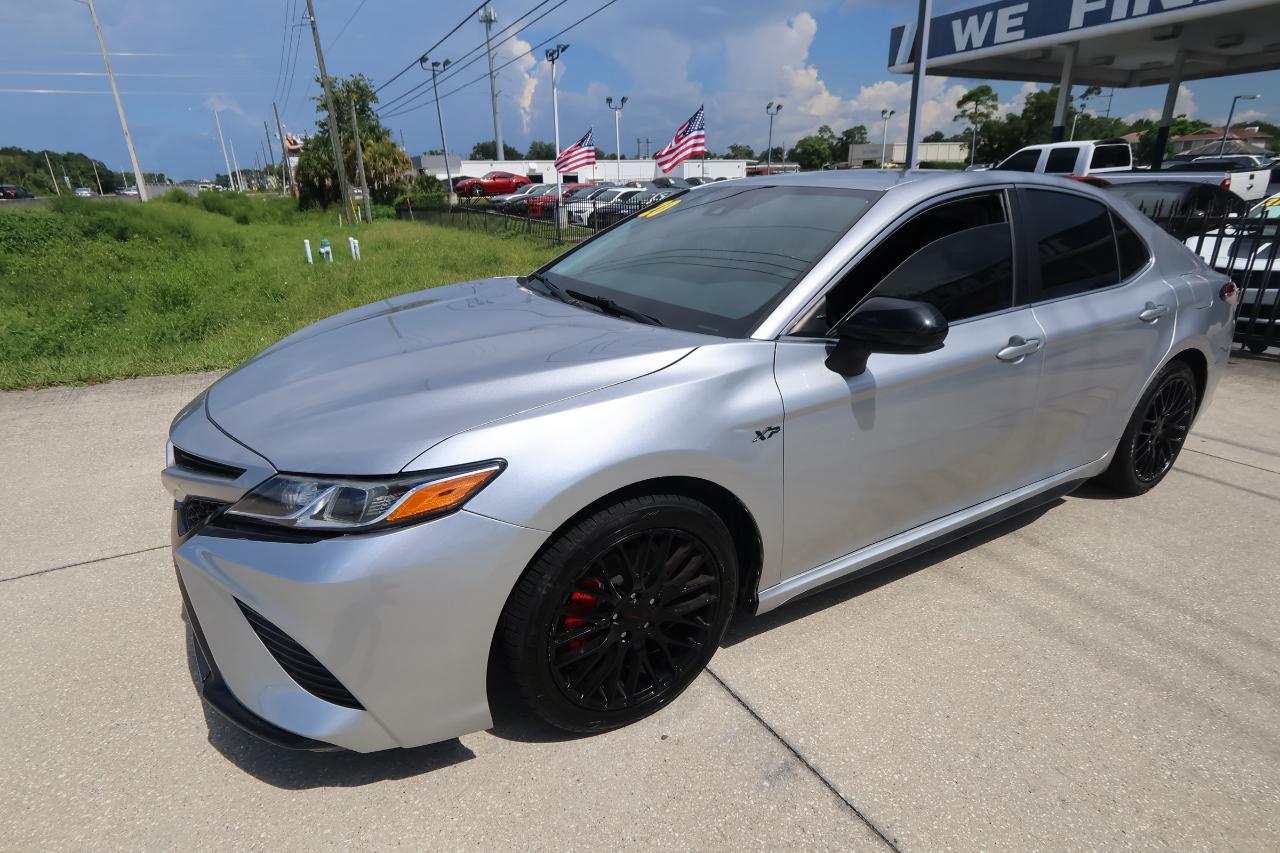Toyota Camry SE Auto (Natl) 2020