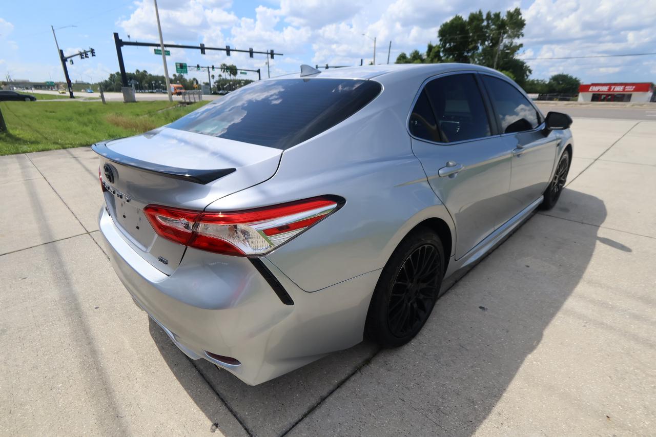 Toyota Camry SE Auto (Natl) 2020