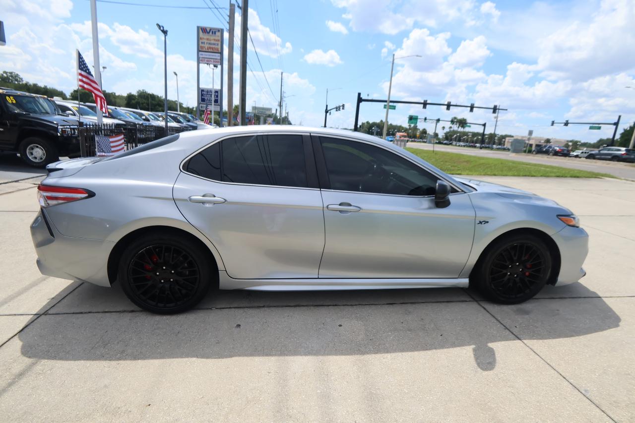 Toyota Camry SE Auto (Natl) 2020