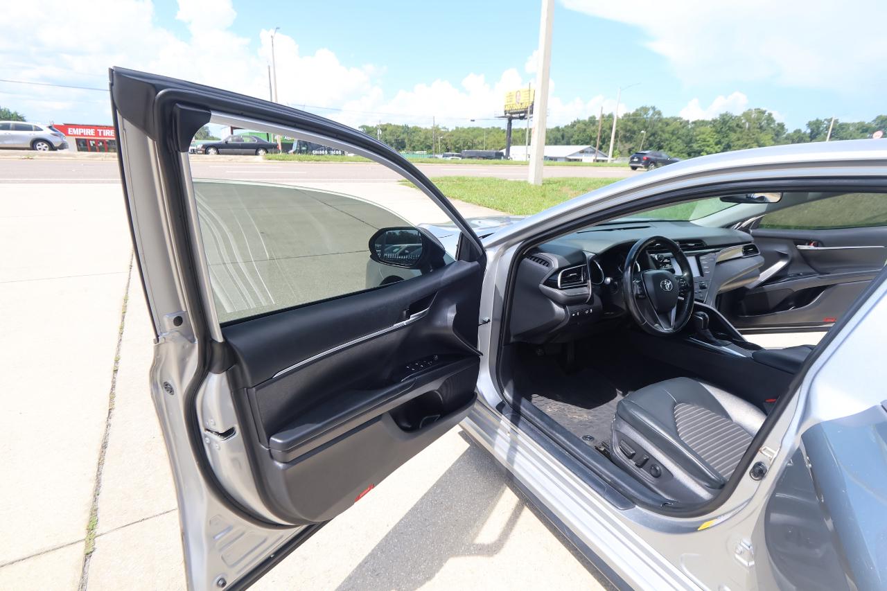 Toyota Camry SE Auto (Natl) 2020