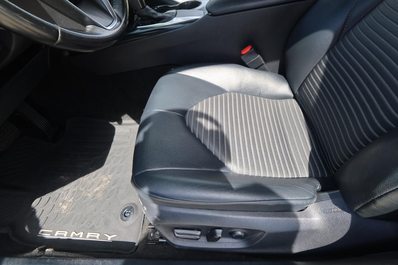 Toyota Camry SE Auto (Natl) 2020
