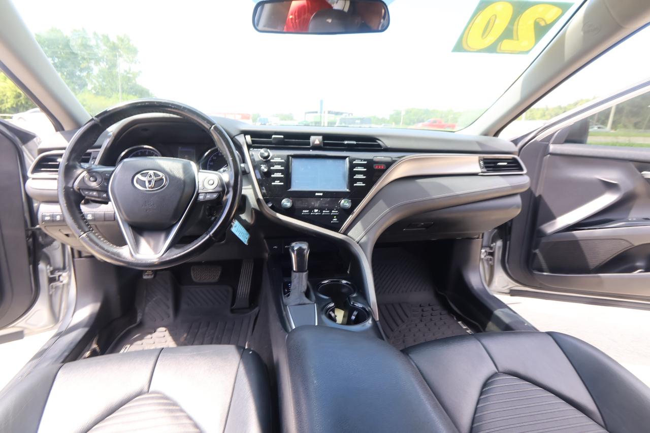 Toyota Camry SE Auto (Natl) 2020