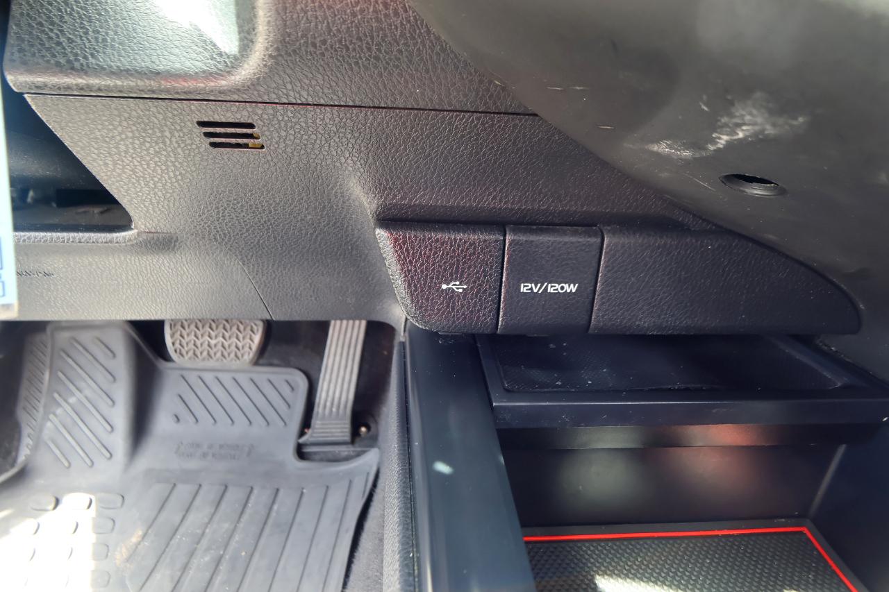 Toyota Camry SE Auto (Natl) 2020