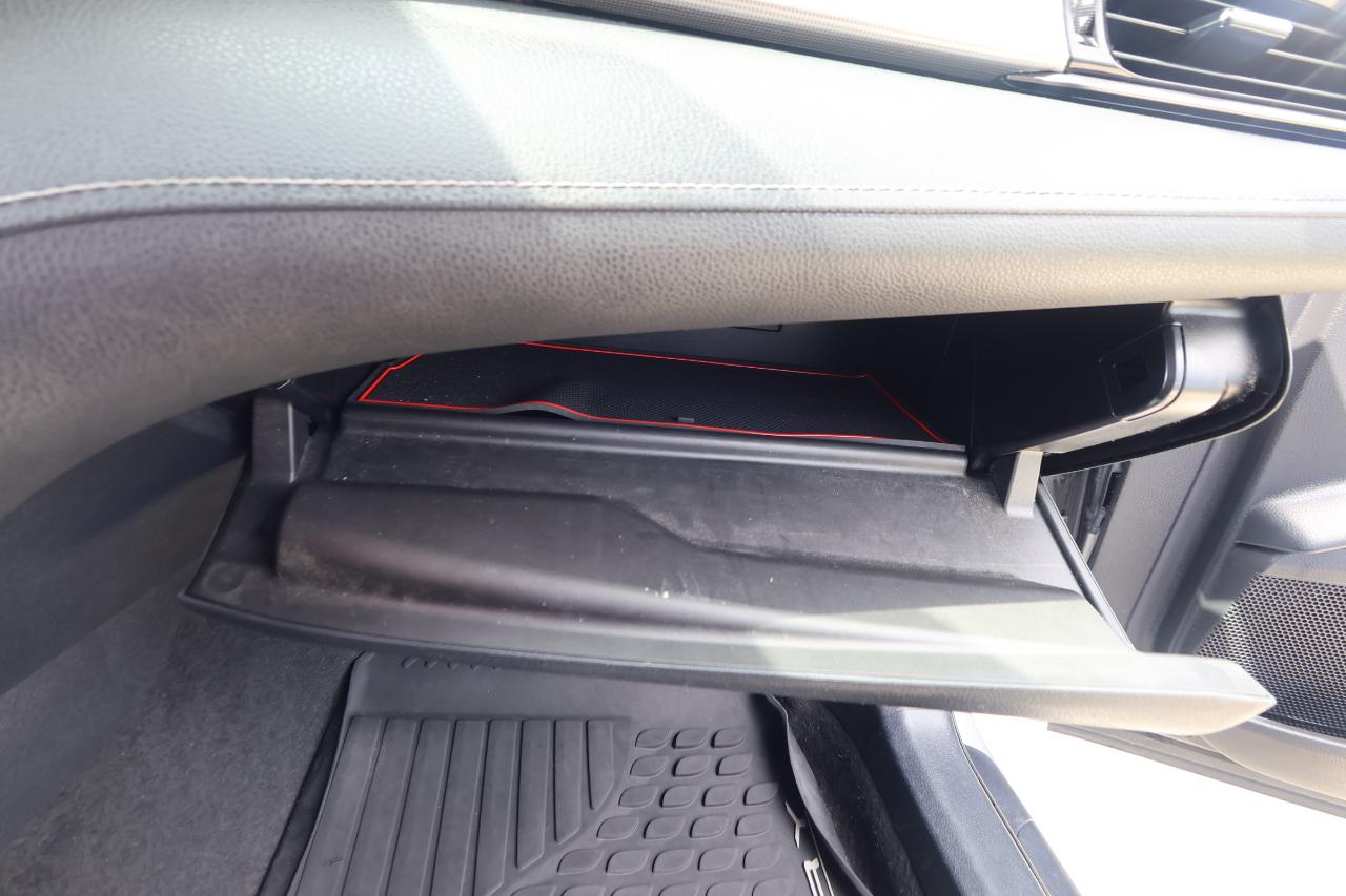 Toyota Camry SE Auto (Natl) 2020
