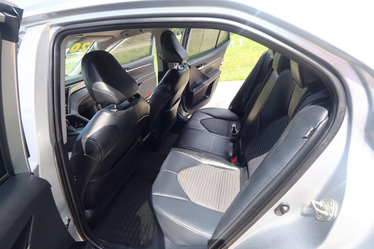 Toyota Camry SE Auto (Natl) 2020