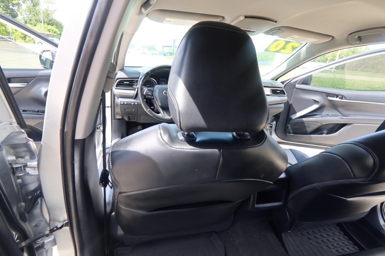 Toyota Camry SE Auto (Natl) 2020