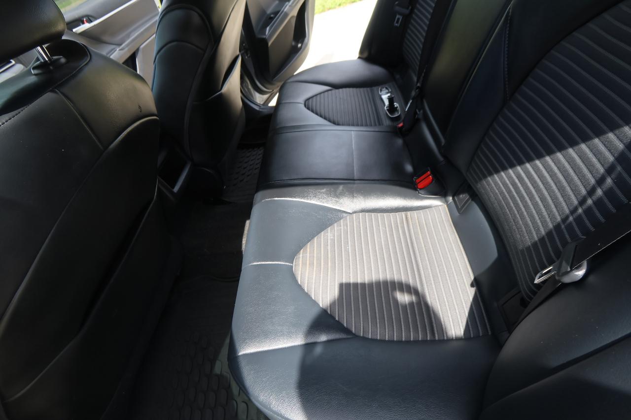 Toyota Camry SE Auto (Natl) 2020
