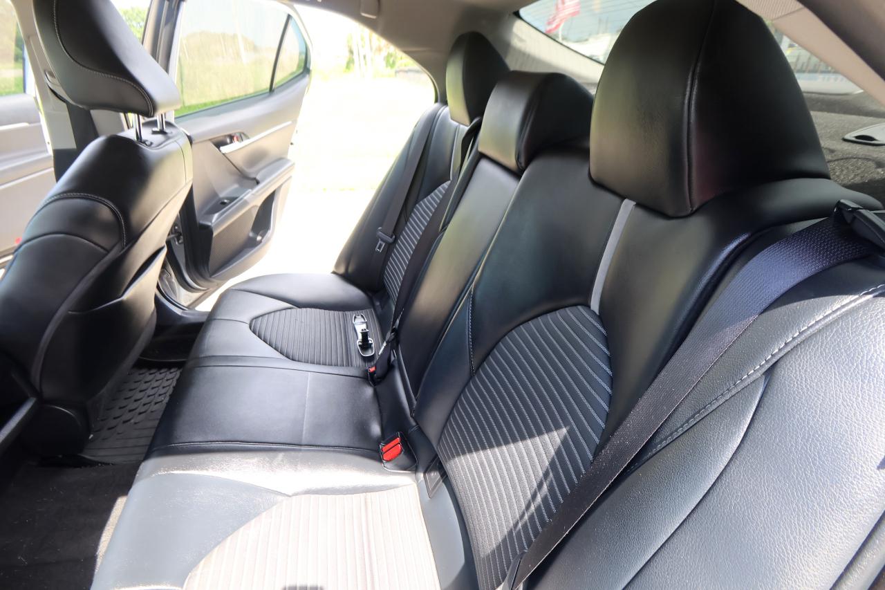 Toyota Camry SE Auto (Natl) 2020