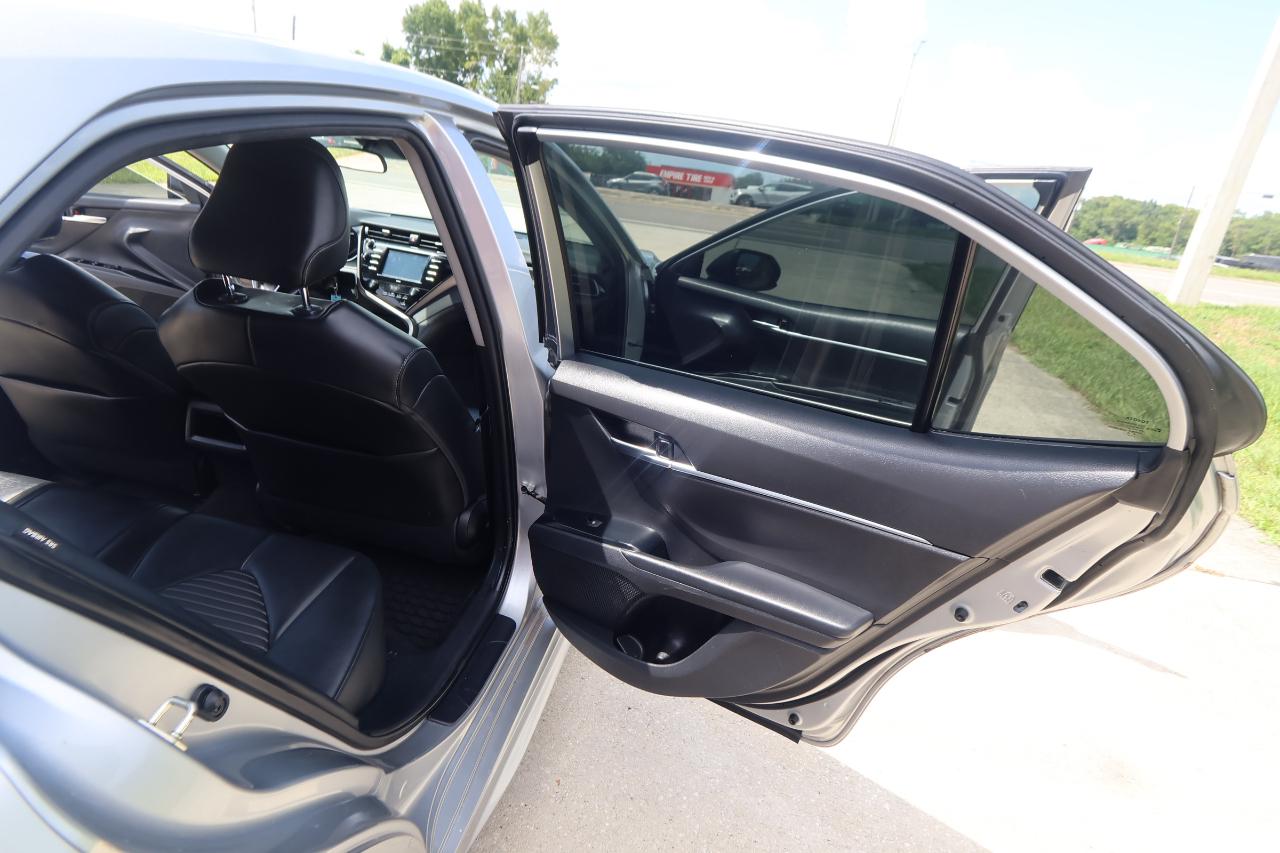 Toyota Camry SE Auto (Natl) 2020