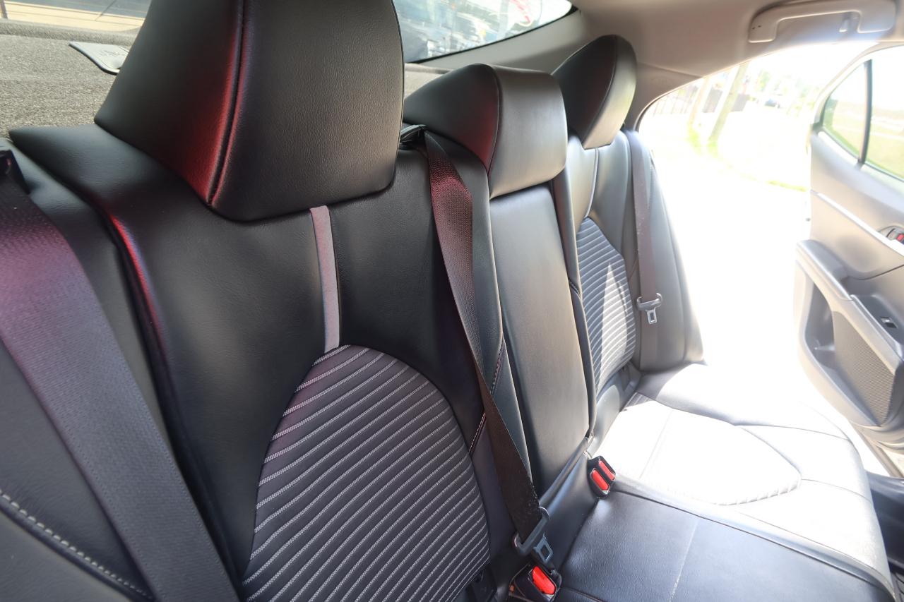 Toyota Camry SE Auto (Natl) 2020