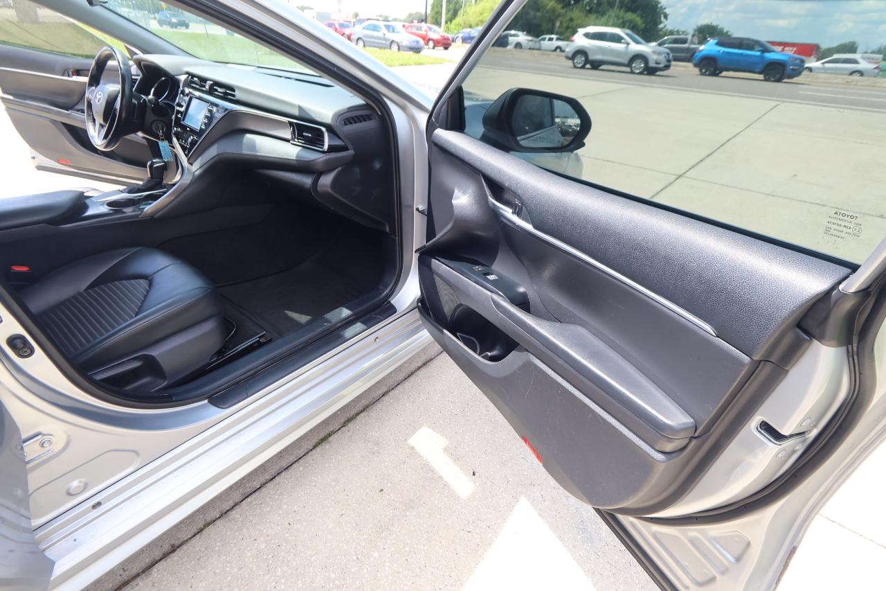 Toyota Camry SE Auto (Natl) 2020