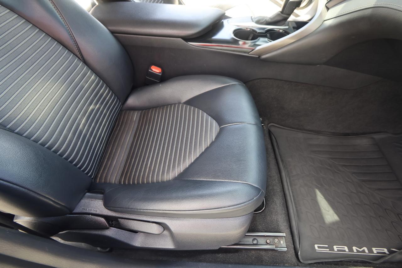 Toyota Camry SE Auto (Natl) 2020
