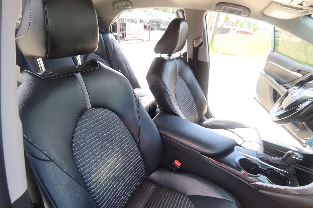 Toyota Camry SE Auto (Natl) 2020