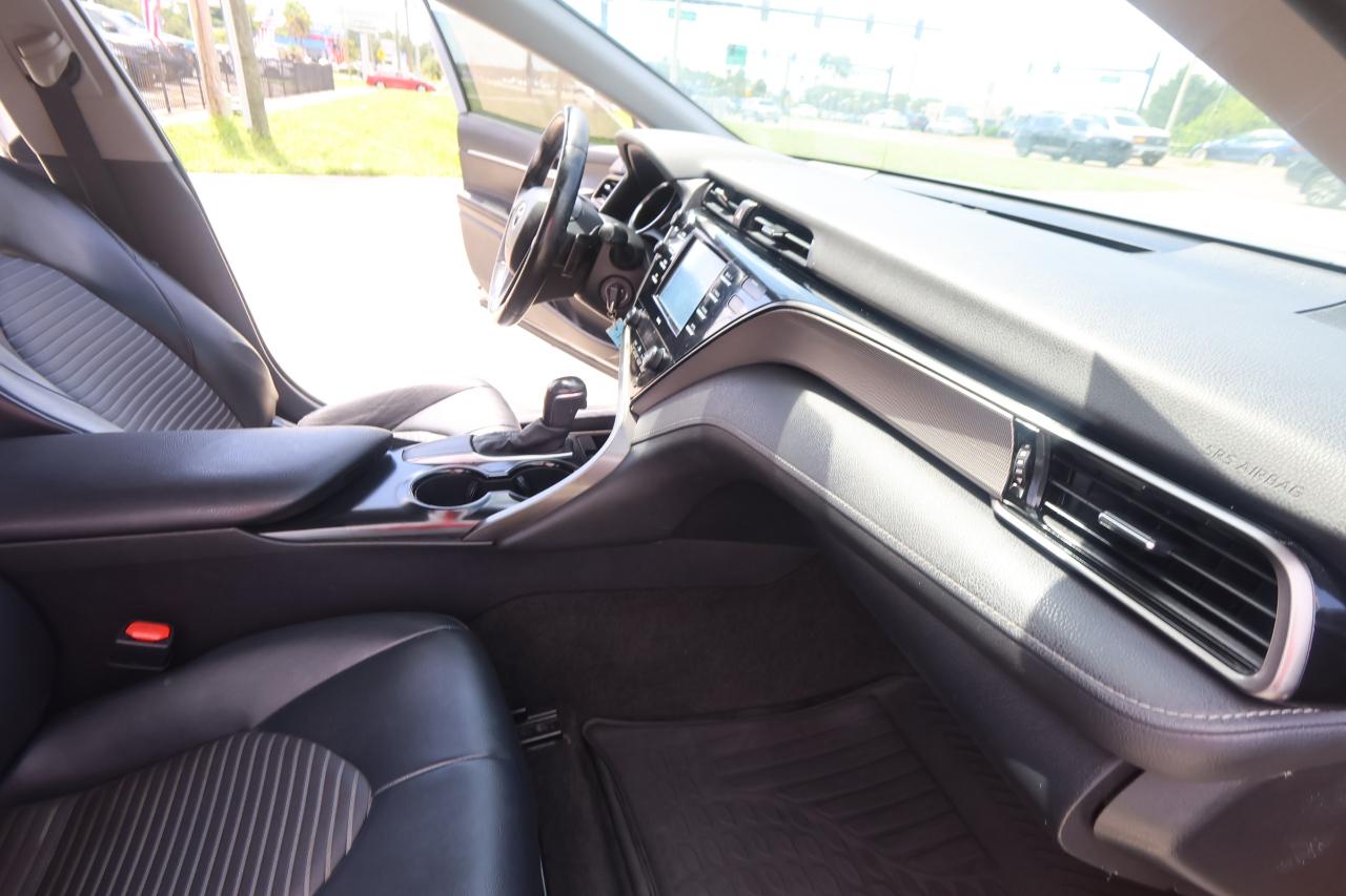 Toyota Camry SE Auto (Natl) 2020