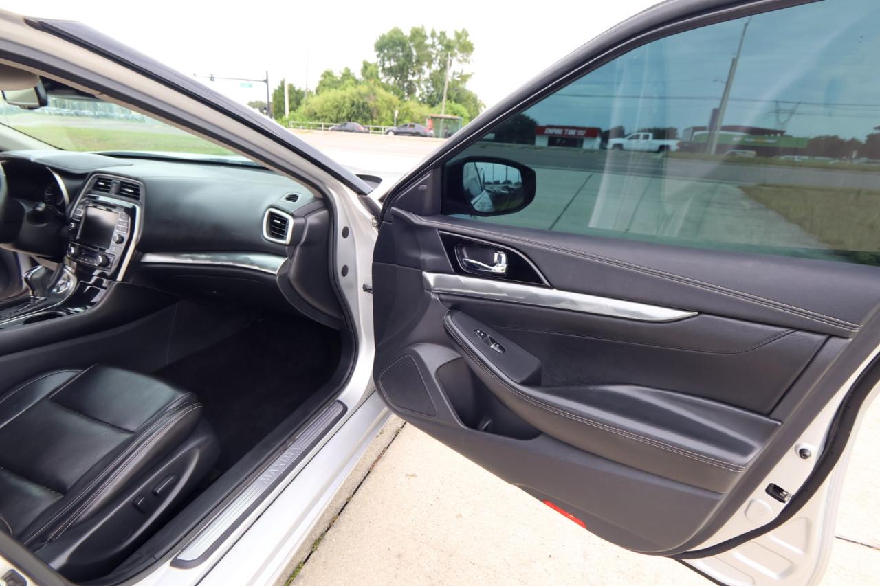 Nissan Maxima SV 3.5L 2020