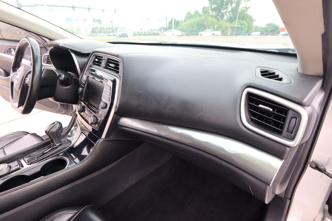 Nissan Maxima SV 3.5L 2020