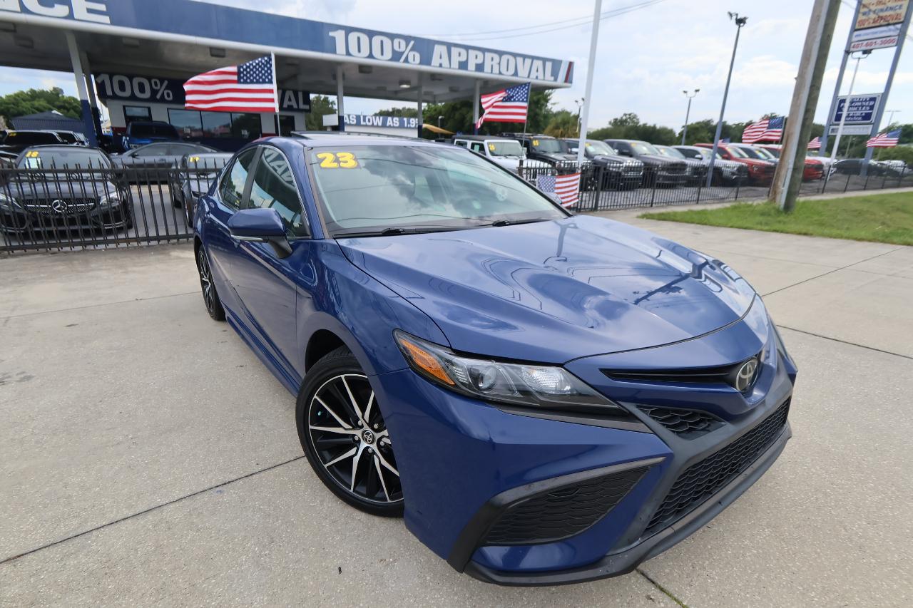 Toyota Camry Hybrid SE Nightshade CVT (Natl) 2023