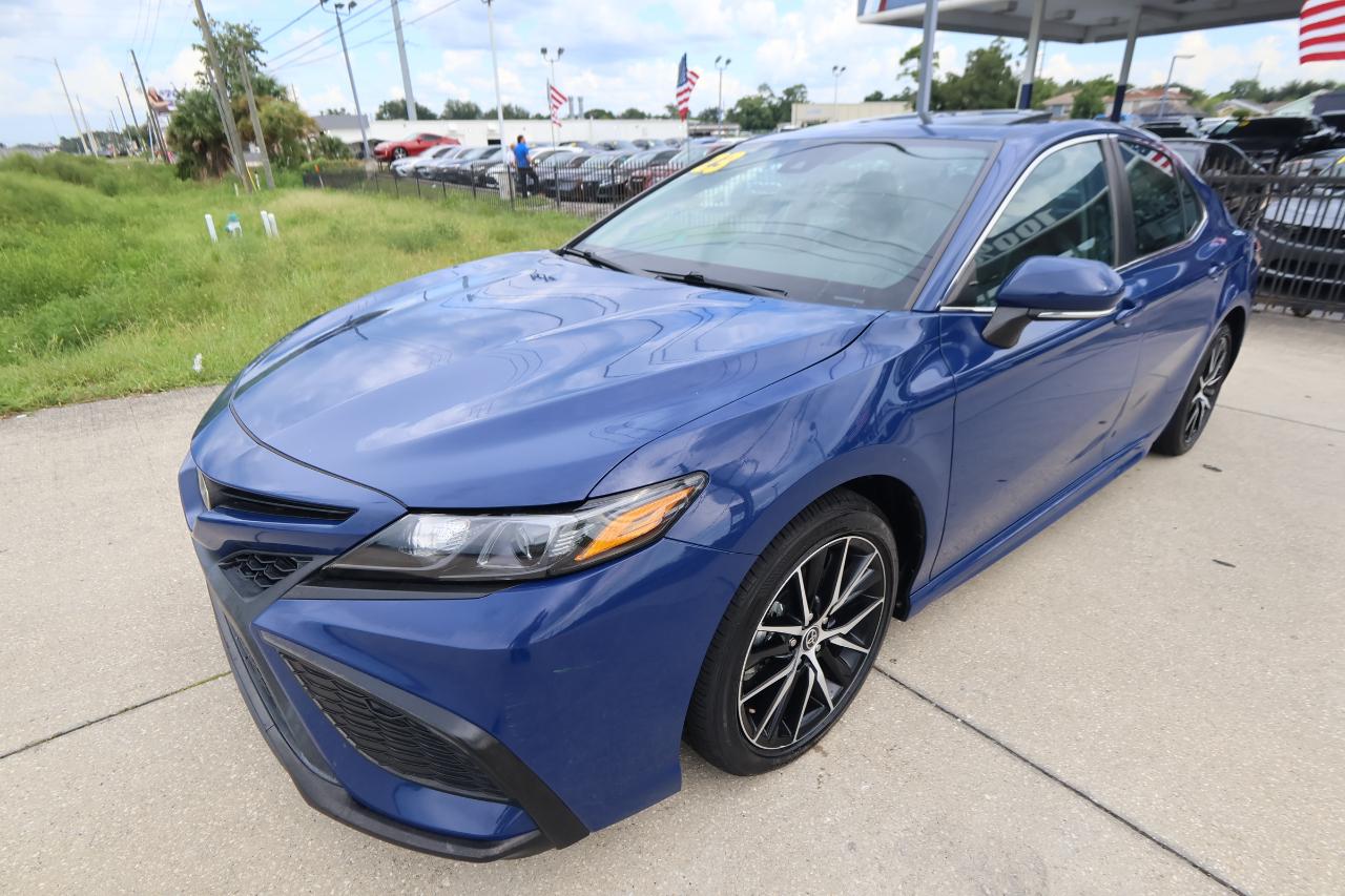 Toyota Camry Hybrid SE Nightshade CVT (Natl) 2023