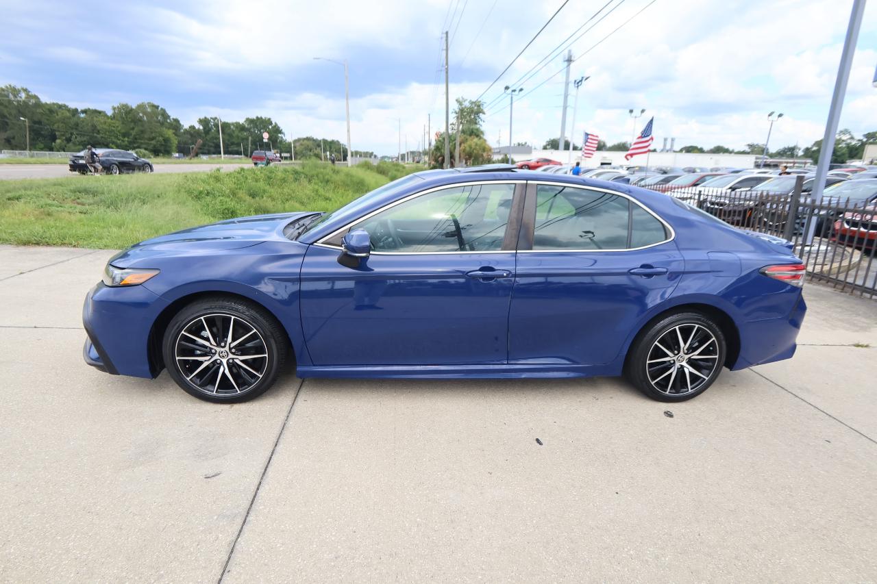 Toyota Camry Hybrid SE Nightshade CVT (Natl) 2023