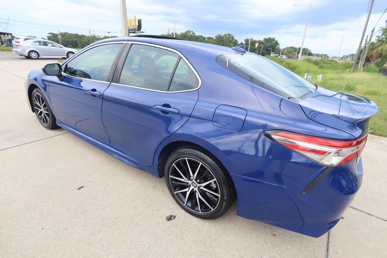 Toyota Camry Hybrid SE Nightshade CVT (Natl) 2023
