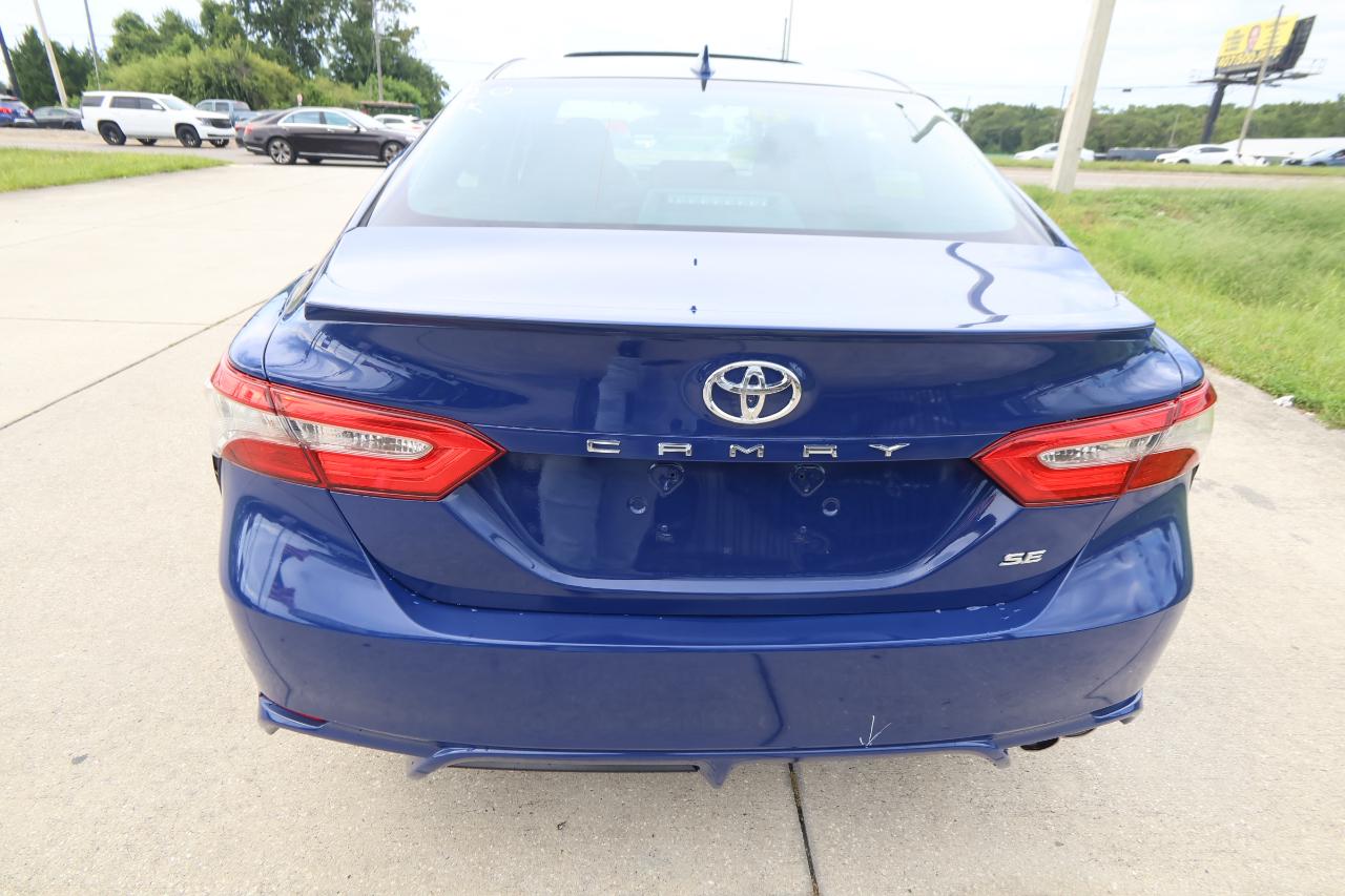 Toyota Camry Hybrid SE Nightshade CVT (Natl) 2023