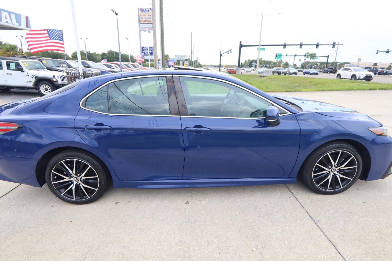 Toyota Camry Hybrid SE Nightshade CVT (Natl) 2023