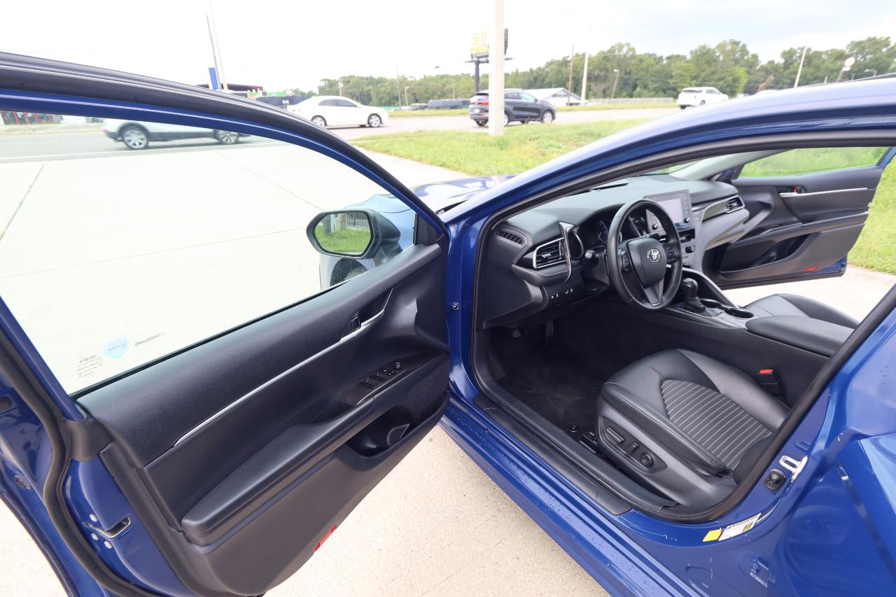 Toyota Camry Hybrid SE Nightshade CVT (Natl) 2023