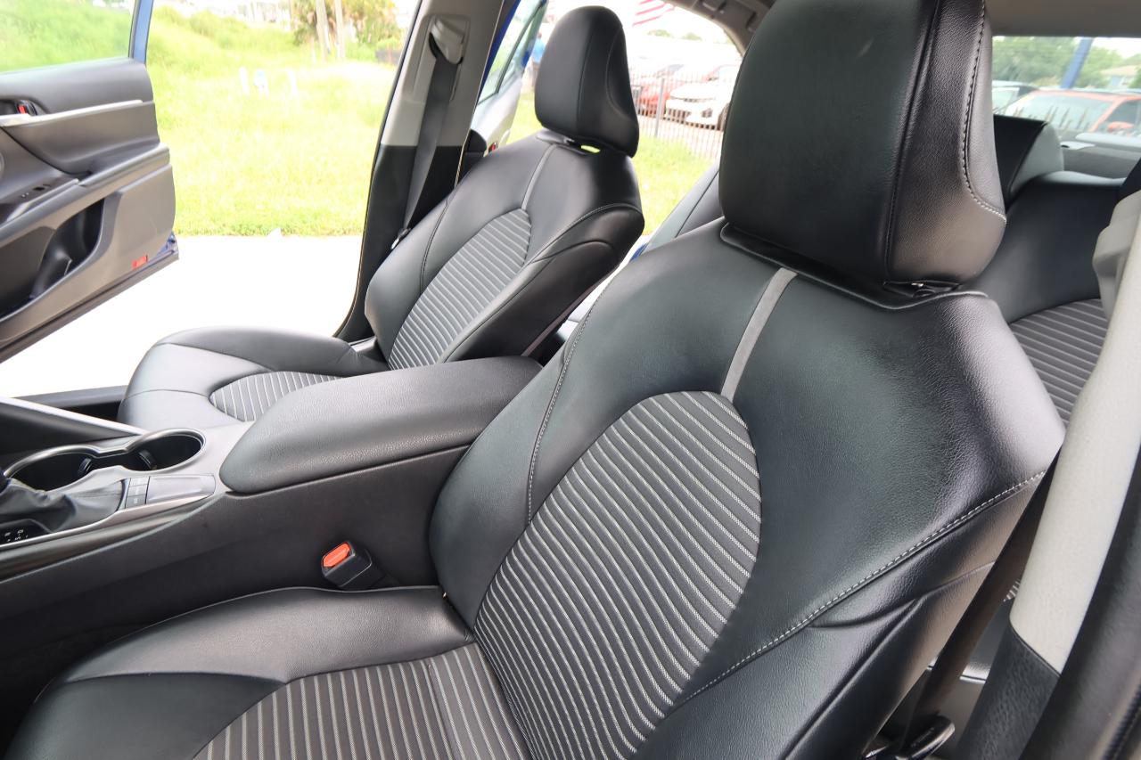 Toyota Camry Hybrid SE Nightshade CVT (Natl) 2023