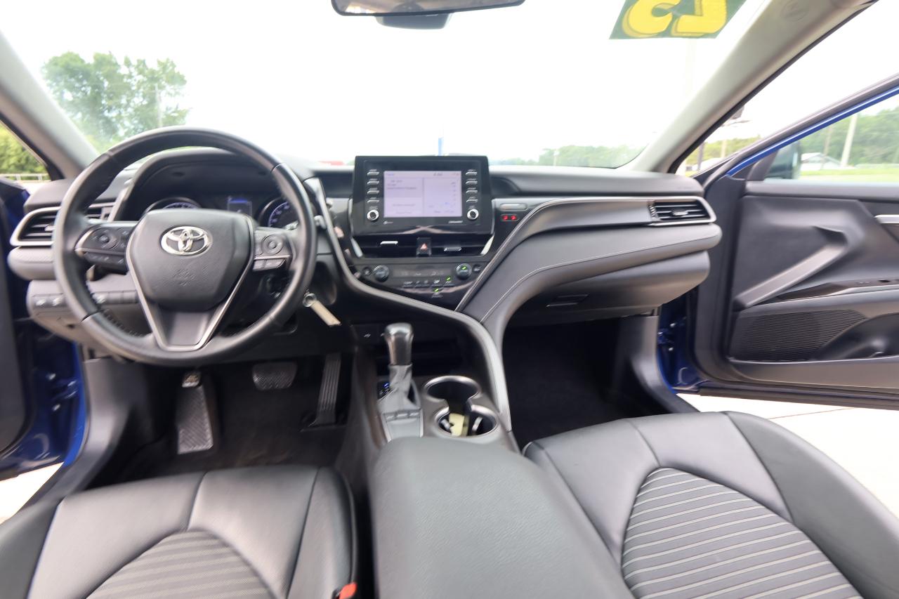 Toyota Camry Hybrid SE Nightshade CVT (Natl) 2023