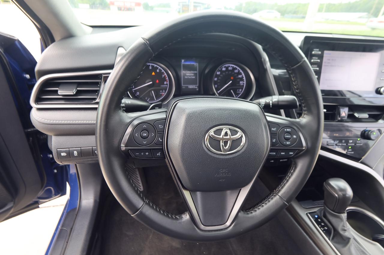 Toyota Camry Hybrid SE Nightshade CVT (Natl) 2023