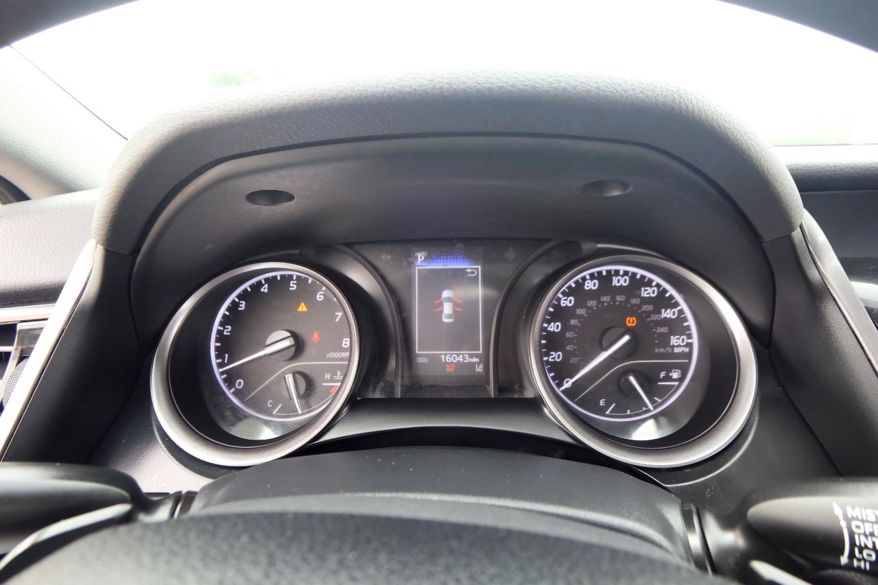 Toyota Camry Hybrid SE Nightshade CVT (Natl) 2023
