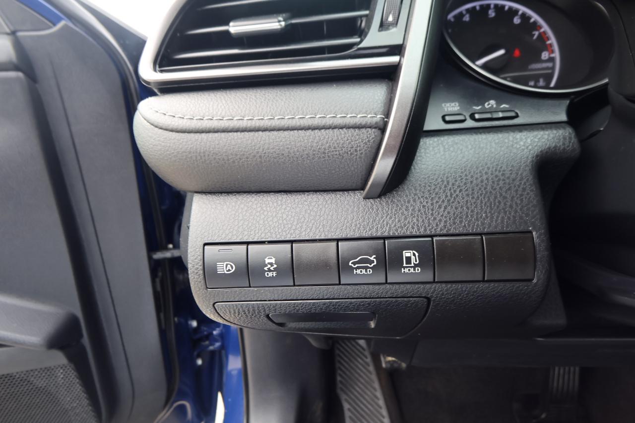 Toyota Camry Hybrid SE Nightshade CVT (Natl) 2023