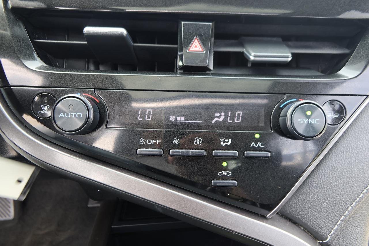 Toyota Camry Hybrid SE Nightshade CVT (Natl) 2023