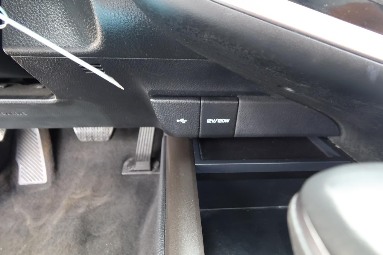 Toyota Camry Hybrid SE Nightshade CVT (Natl) 2023
