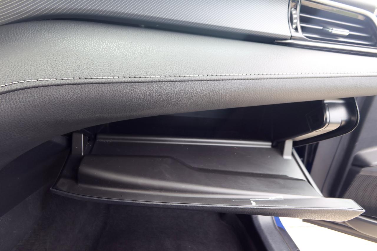 Toyota Camry Hybrid SE Nightshade CVT (Natl) 2023